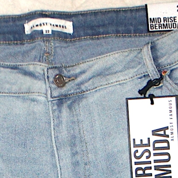 ♥️ Fashion Nova Almost Famous shorts - Picture 14 of 16